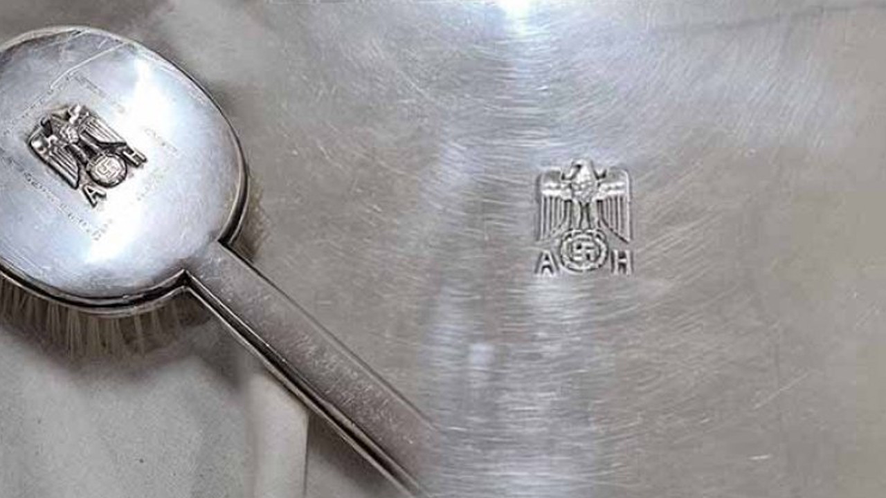Hitler’in şahsi eşyaları rekor ücretle satıldı