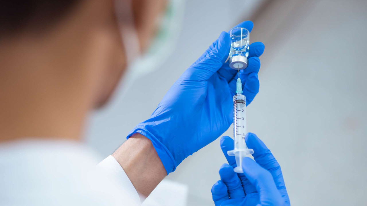 Koronavirüs aşısında 2 dozu almayanlar için uzmanlardan kritik uyarı