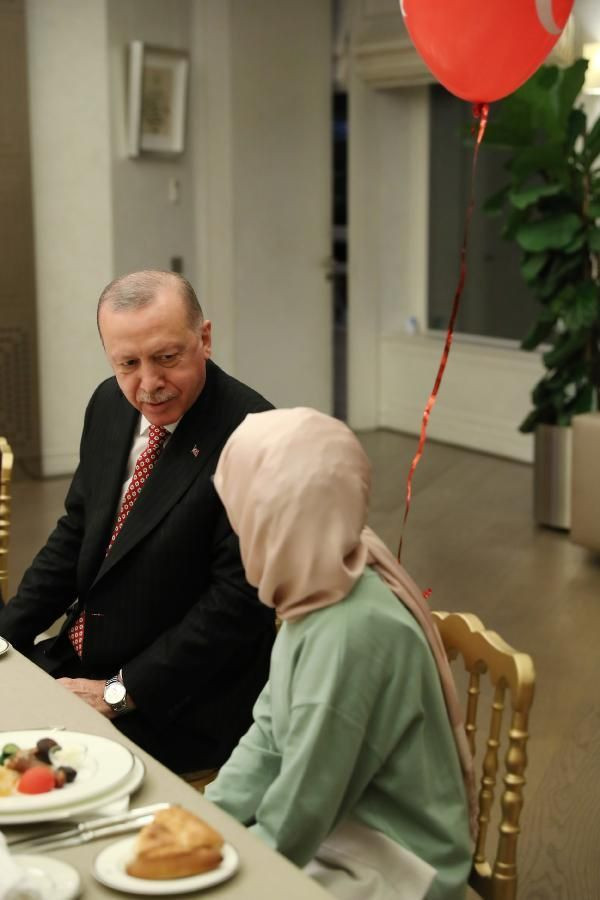 Cumhurbaşkanı Erdoğan çocuklarla iftar yaptı - Resim: 4