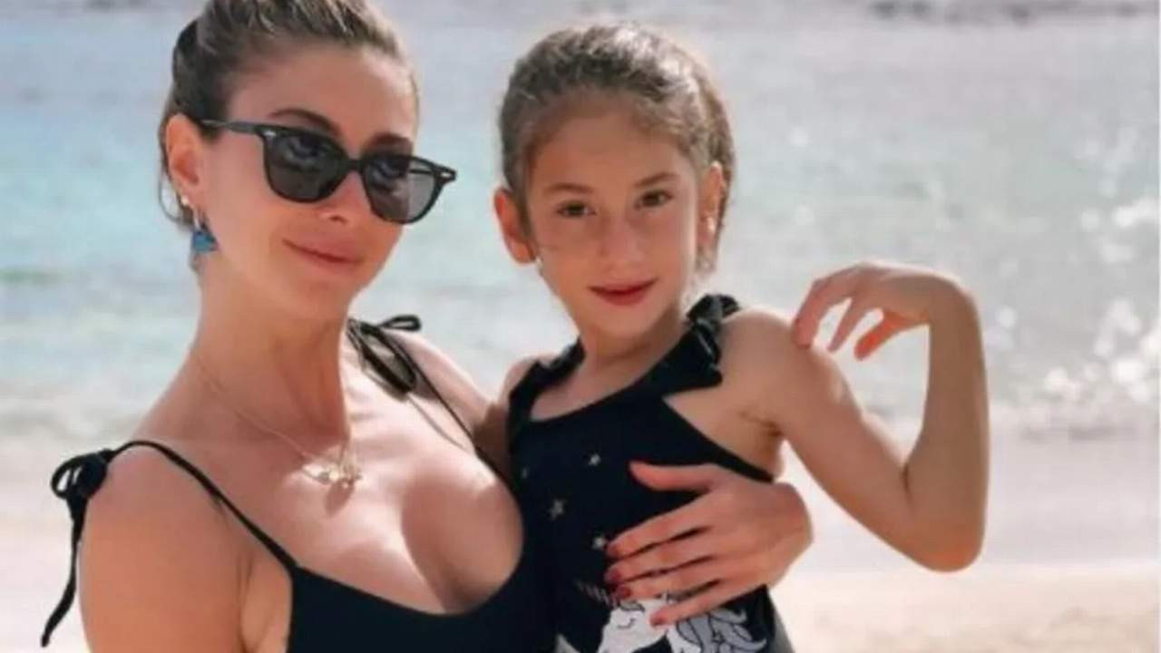 Şeyma Subaşı'nın kızının mayosu fiyatıyla olay oldu