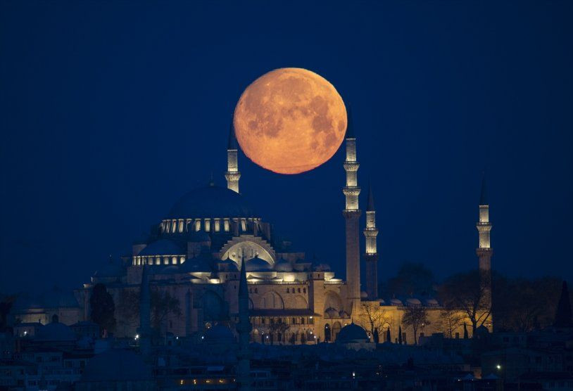 İstanbul'da dolunaylı gece