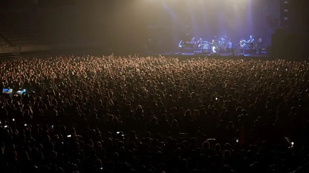 İspanya’da düzenlenen sosyal mesafesiz konser sonrası pozitif vaka!