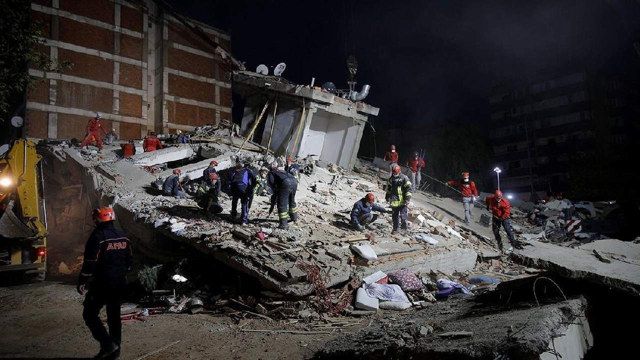 İzmir depremi için 22 gözaltı kararı