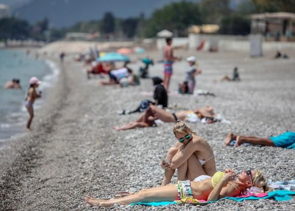 Konyaaltı sahiline turist akını - Resim: 1