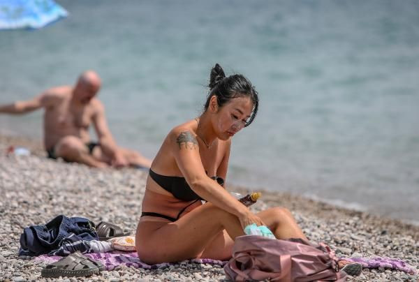 Konyaaltı sahiline turist akını - Resim: 4