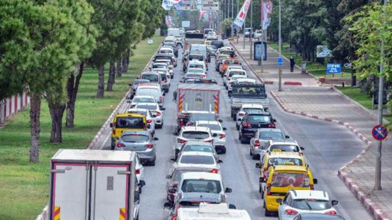 Yer: Antalya... Kilometrelerce araç kuyruğu oluştu
