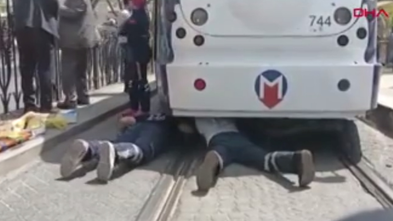 İstanbul'da korkunç kaza: Tramvayın altında kaldı!