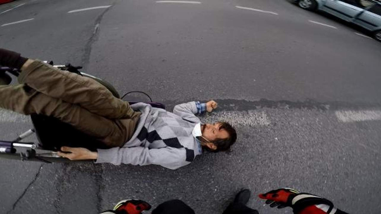 İstanbul'da meğer gerçekten insanlık ölmüş dedirten an kamerada!