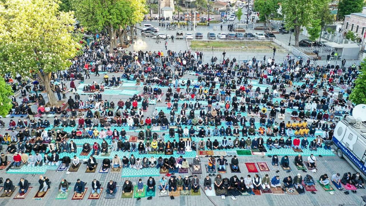 Ayasofya Camii'nde ilk bayram namazı