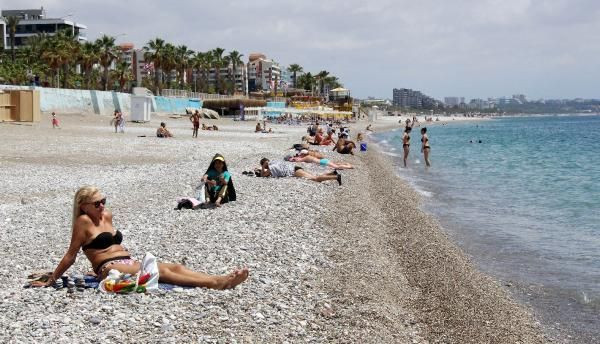 Turistler kapanmanın son gününde sahile akın etti - Resim: 1