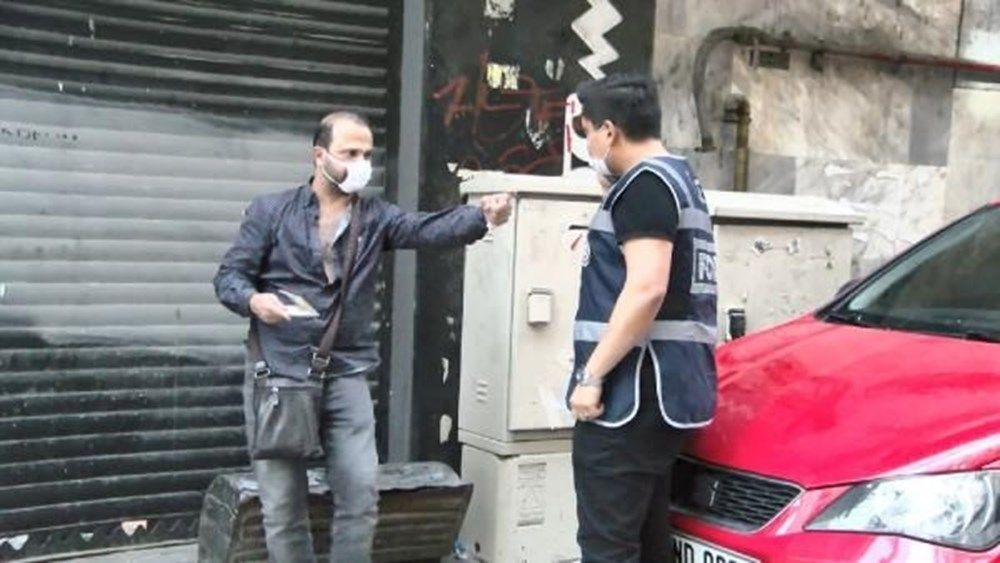 Taksim'de gasbedilen Ummanlı turist gözyaşlarına boğuldu - Resim: 2