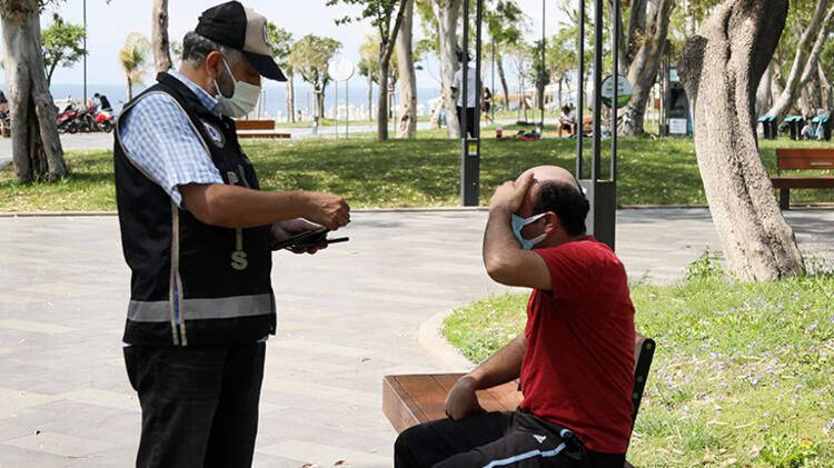 İğrenç olay: Kabinde üstlerini değiştiren genç kızları görüntüledi - Resim: 4