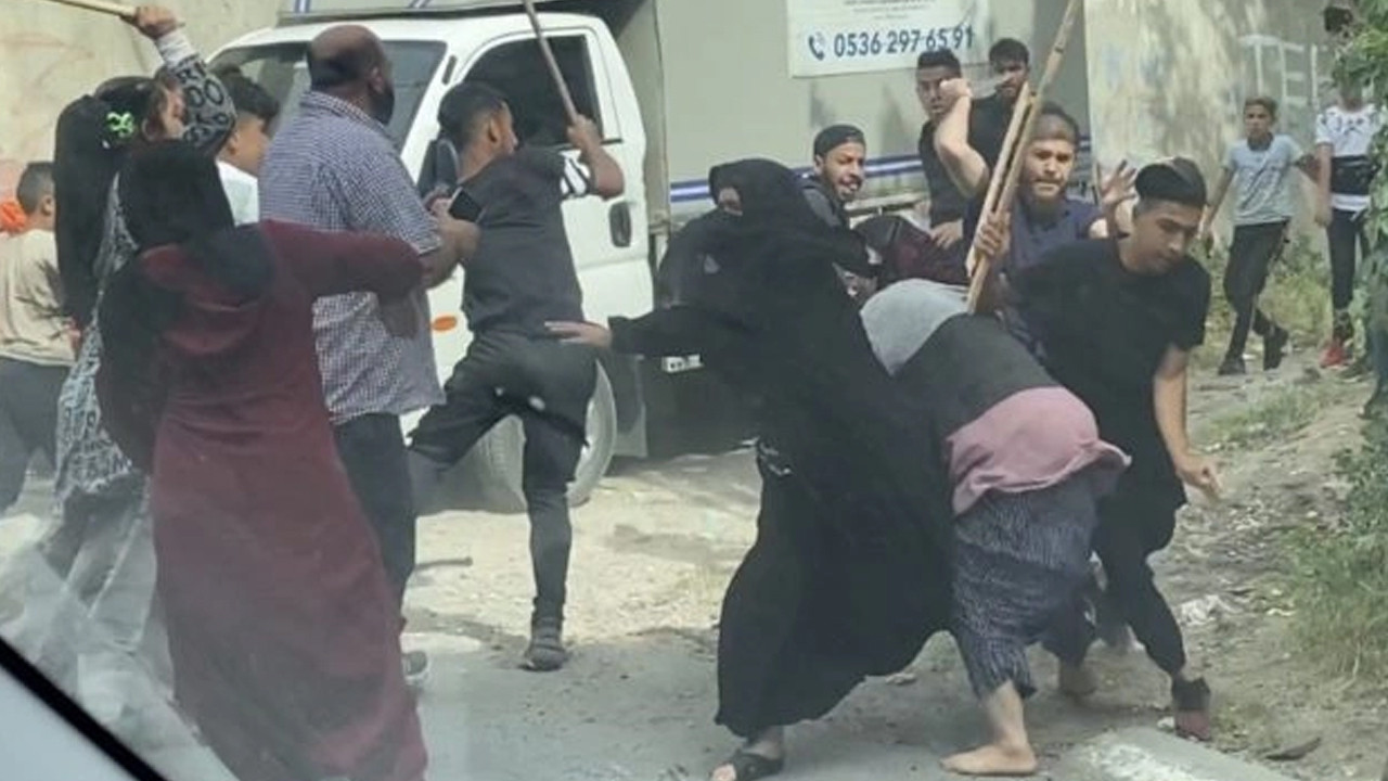 Bıçak, zincir, sopa... Beyoğlu'nda kız kaçırma kavgası