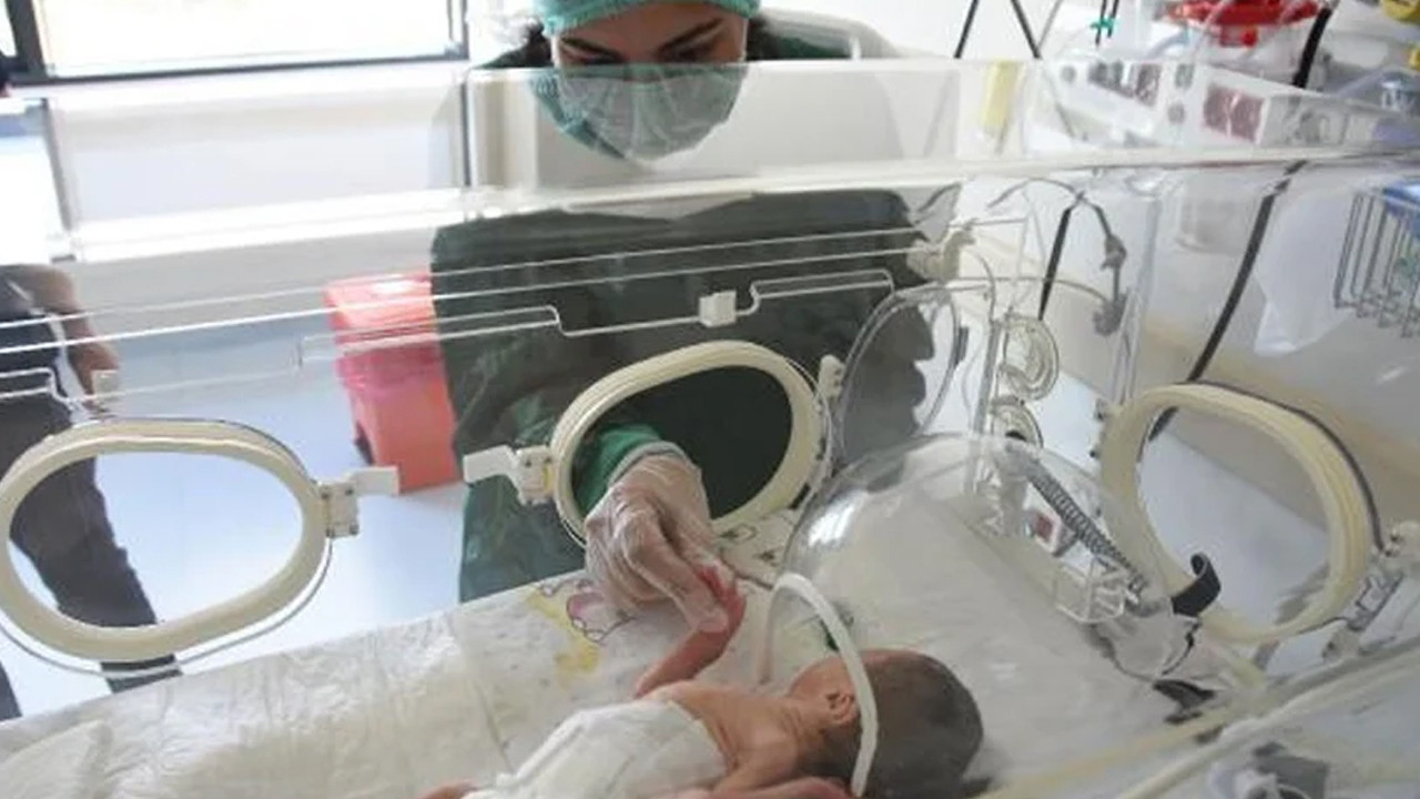 Entübeyken dünyaya getirmişti: 7 aylık bebeğiyle tanıştı