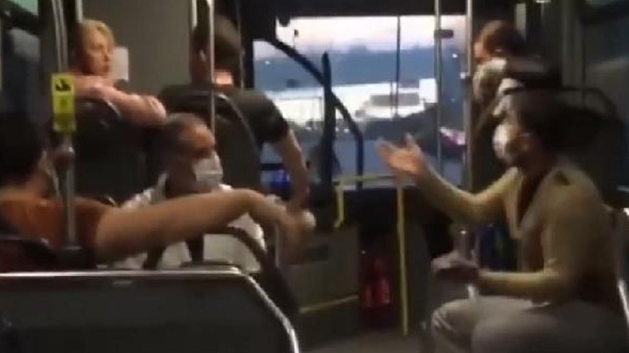Metrobüste tükürüklü kavga: ''Karşımda böyle oturamazsın''
