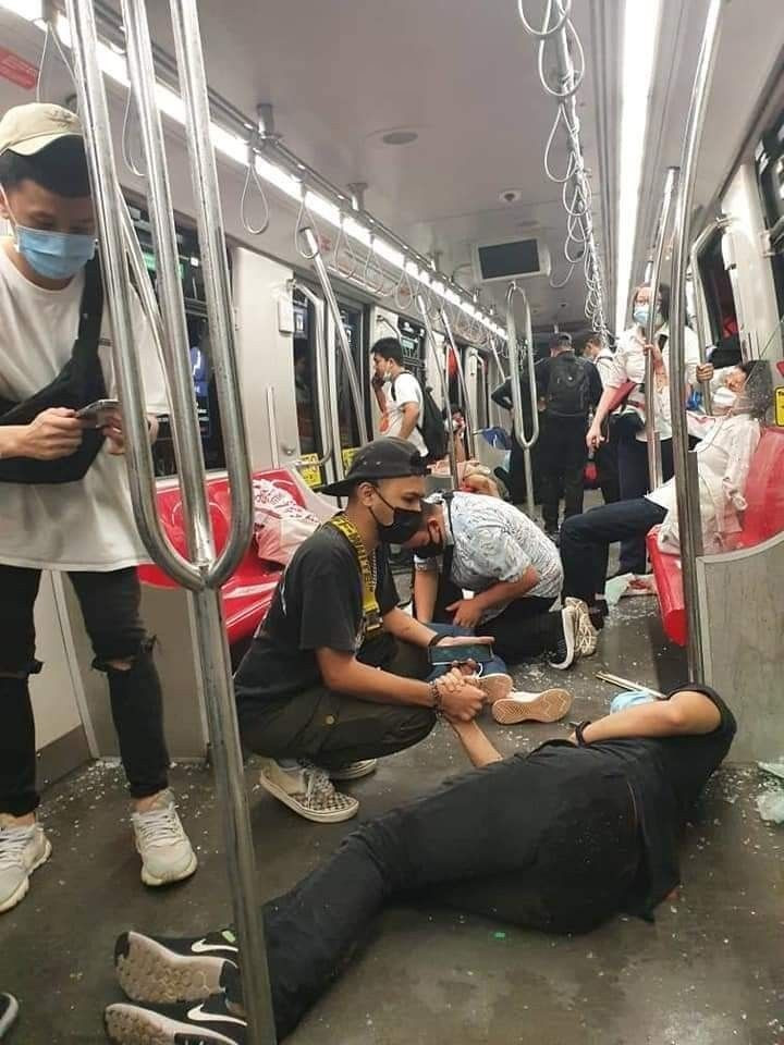 Metro trenleri çarpıştı: 213 yaralı - Resim: 1