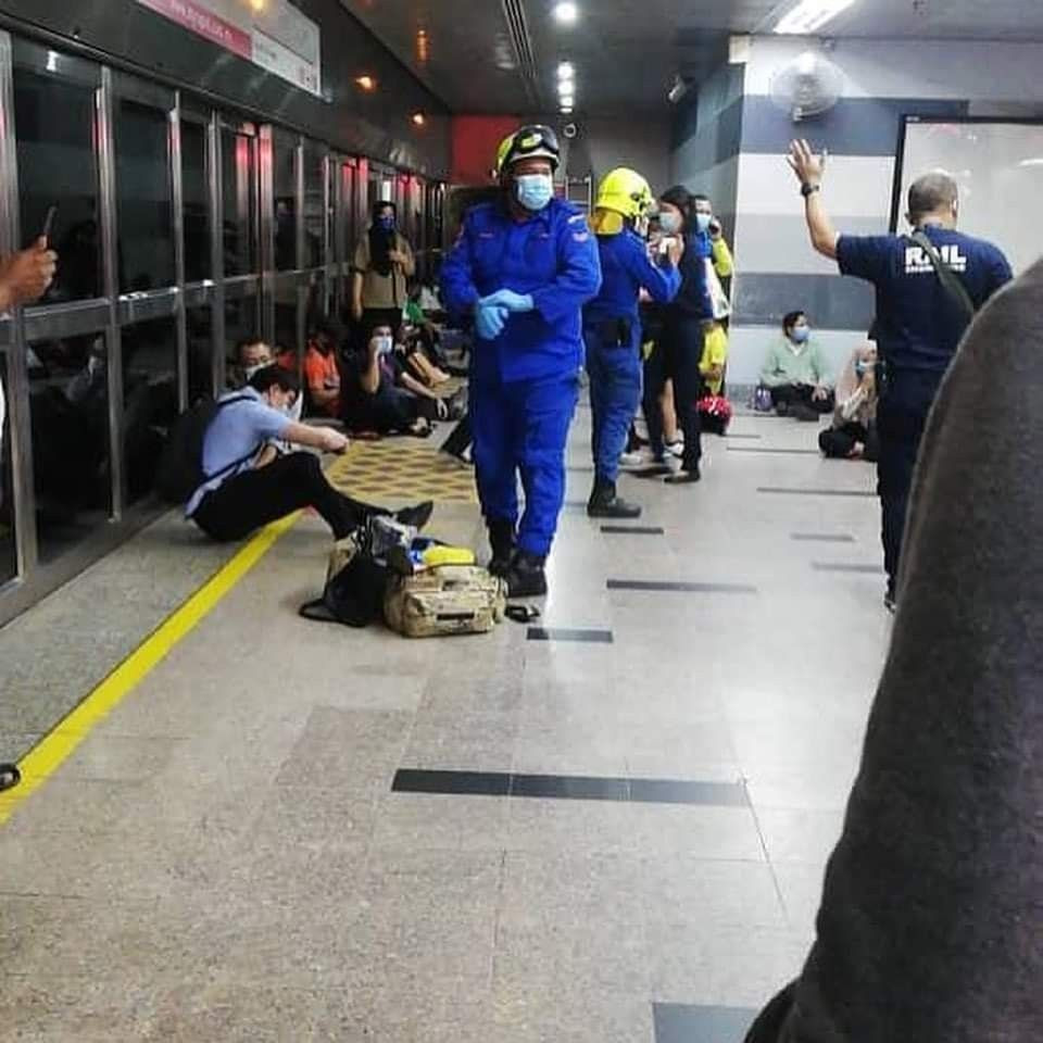 Metro trenleri çarpıştı: 213 yaralı - Resim: 4
