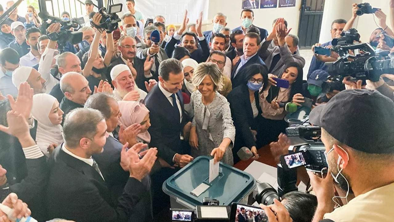 Suriye savaşın gölgesinde sandık başında