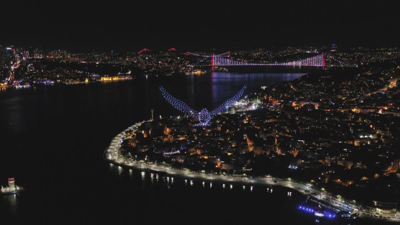 İstanbul'da 500 drone ile büyüleyen görüntü - Resim: 3
