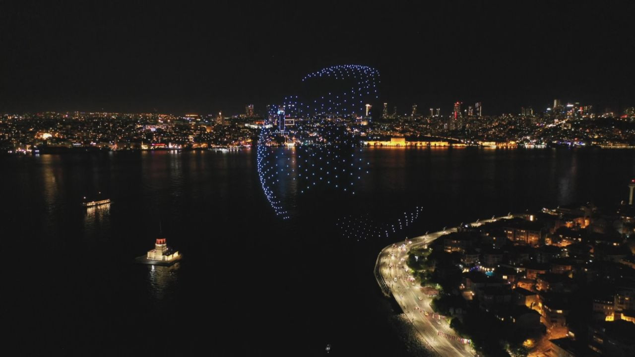 İstanbul'da 500 drone ile büyüleyen görüntü - Resim: 2