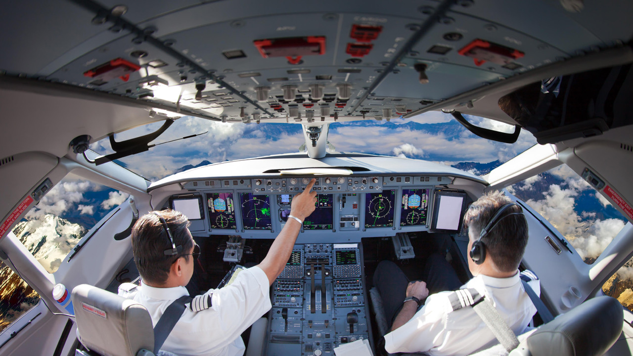 Uçakta büyük skandal! Pilotlar yumruk yumruğa kavga etti