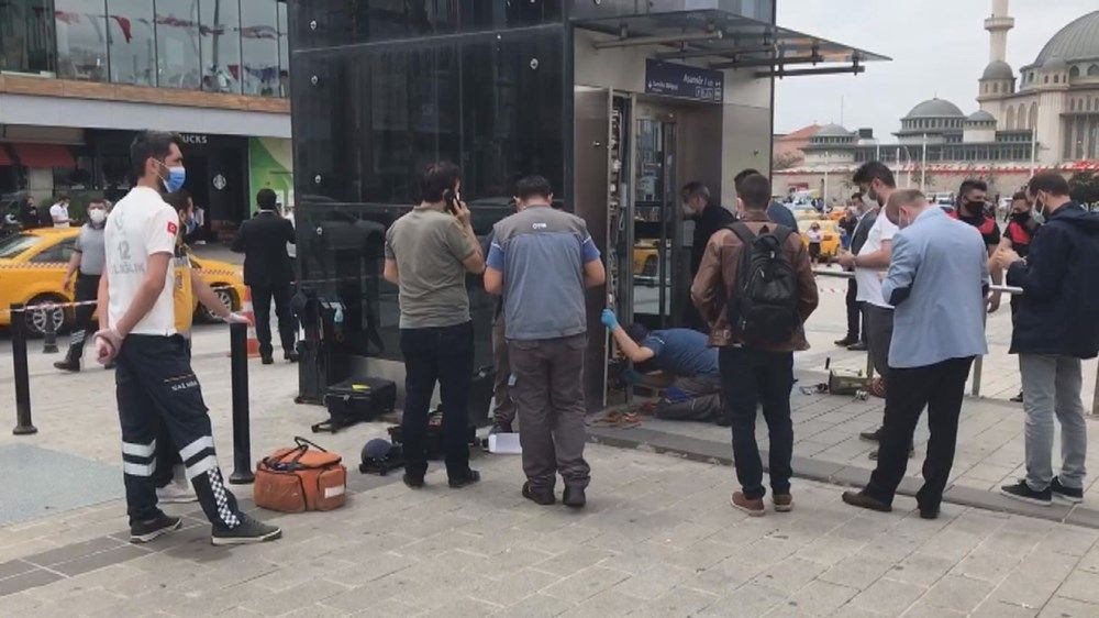 Taksim'de panik anları: Metro asansöründe mahsur kaldılar - Resim: 1