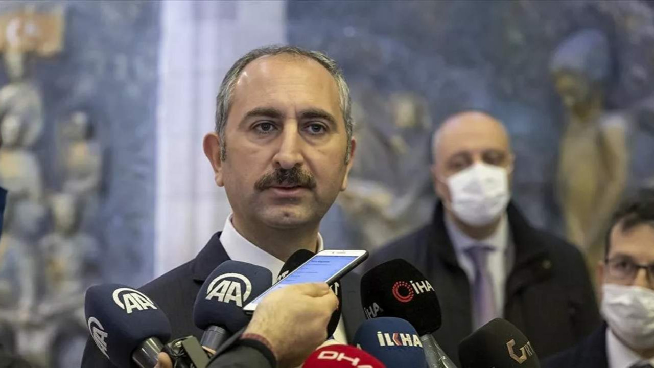 Adalet Bakanı Gül: ''Kimse kendini savcı ya da hakim yerine koyamaz''