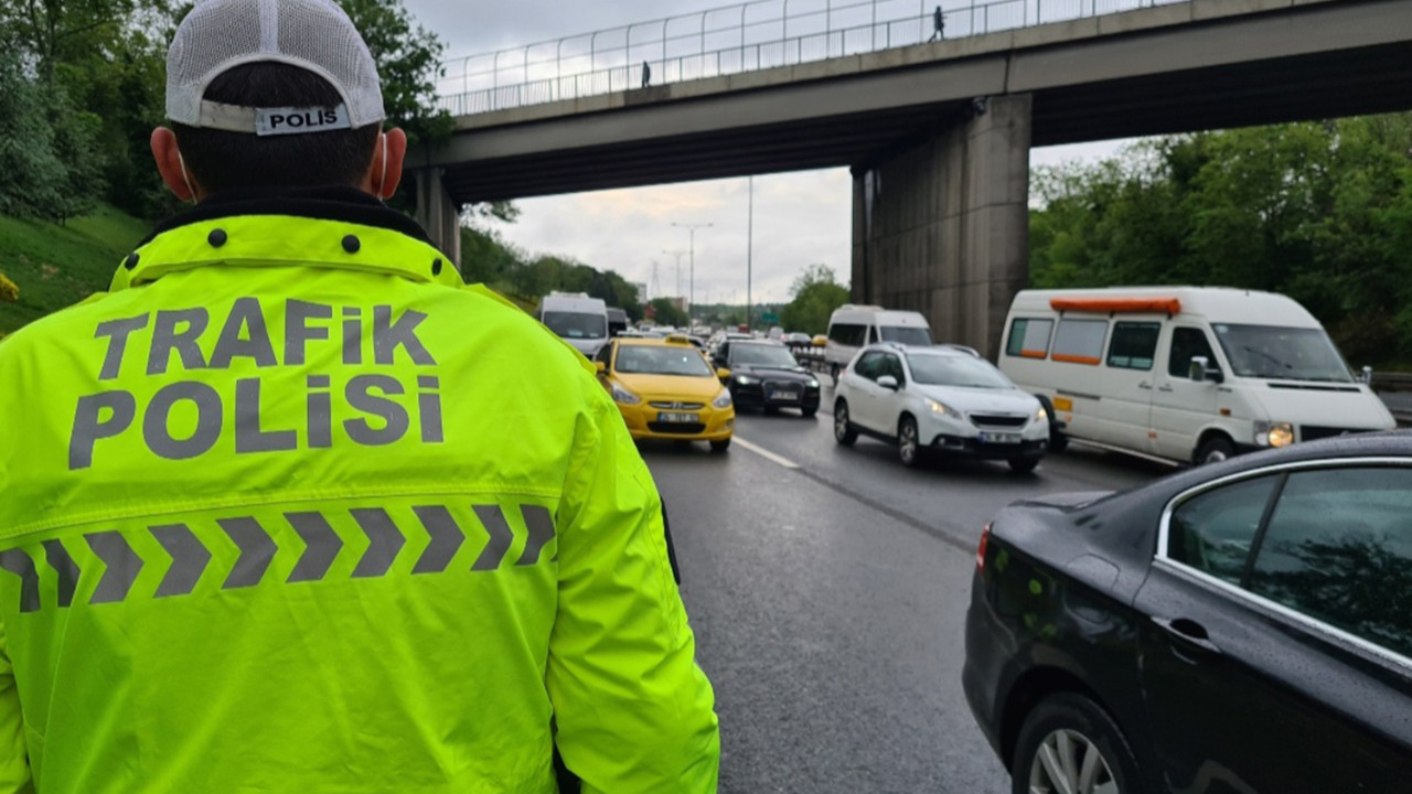 Trafikte ceza yağacak! Bunu yapan yandı!