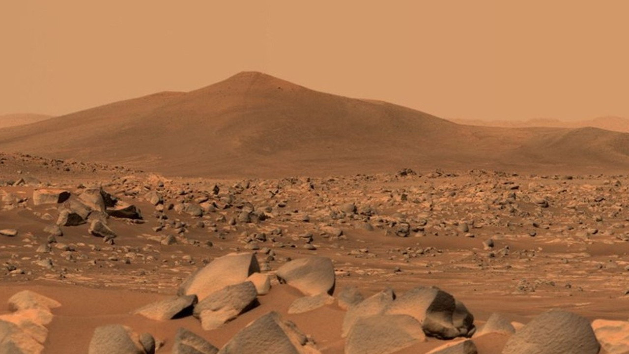 Mars'ta 100. günü geride bıraktı: İşte Mars'tan en etkileyici fotoğraflar