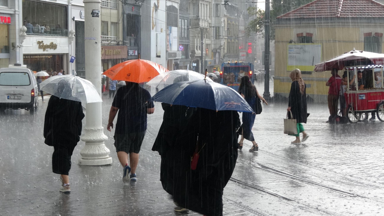 İstanbul'a peş peşe uyarı! Yaz yağmurları geri dönüyor