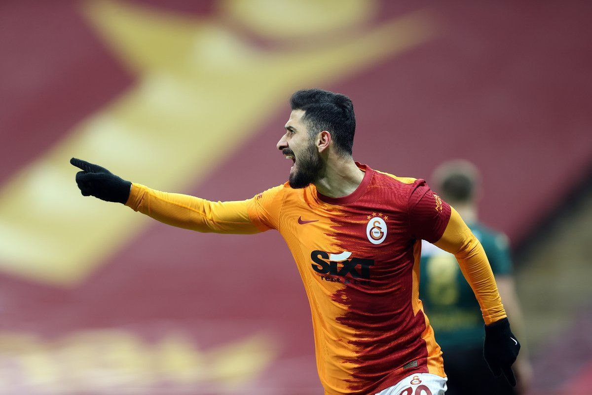 Emre Akbaba ile sözleşme imzalanıyor - Resim: 1