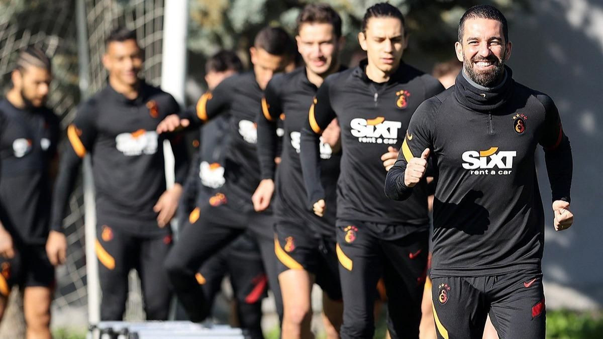 Emre Akbaba ile sözleşme imzalanıyor - Resim: 3