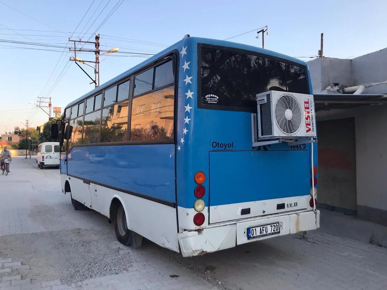 Bu otobüsü gören şaşıp kaldı! İçinde yok yok