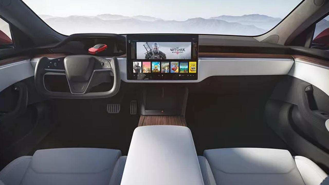 Tesla Model S Plaid için direksiyon şikayeti