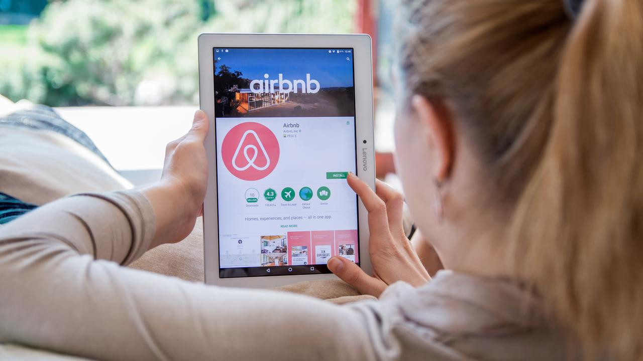 AirBnb evinde gizli kameralı taciz