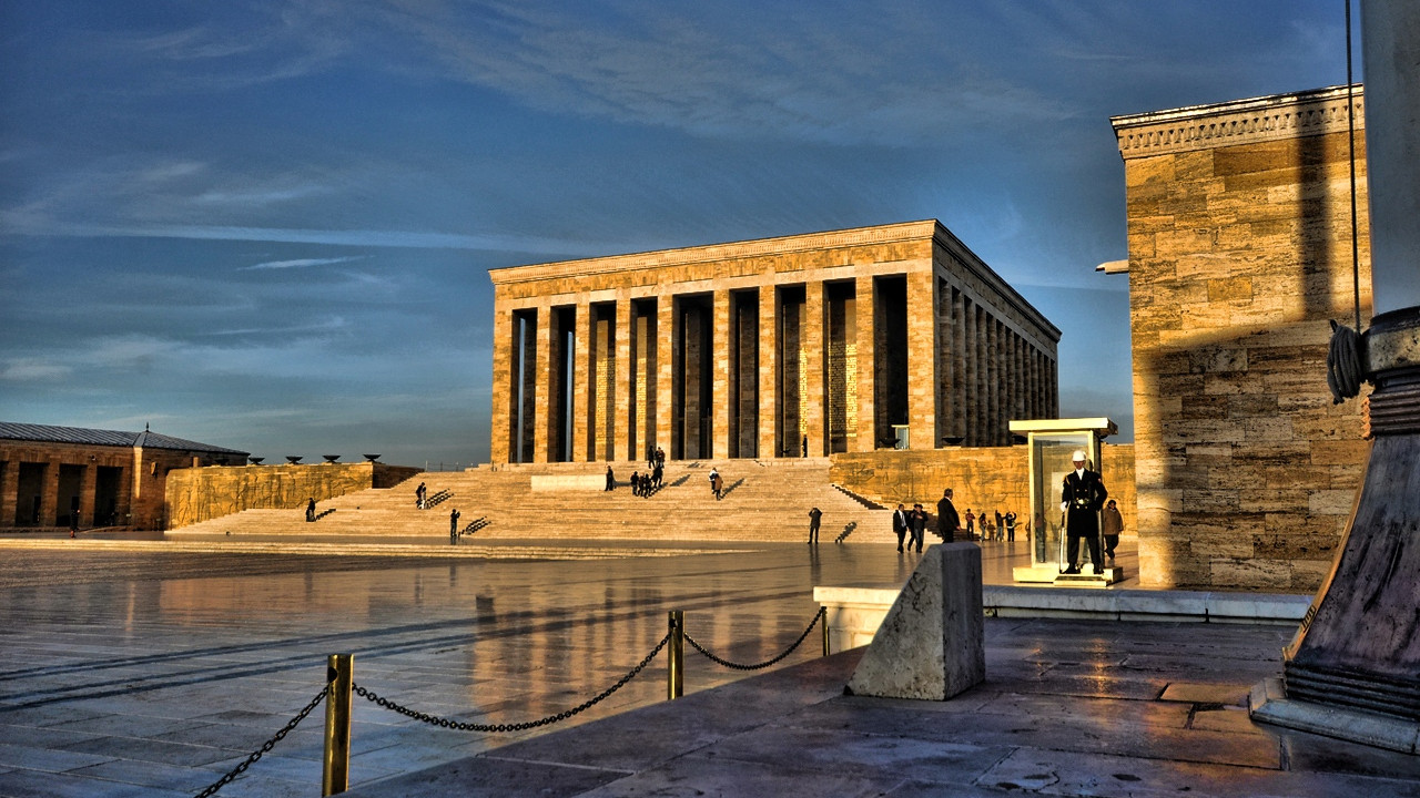 29 Ekim'de Atatürk'ü unutan Diyanet'e, ''Anıtkabir'de Kuran okutun'' önerisi