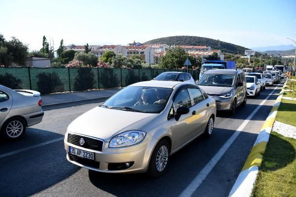 Türkiye'nin tatil cennetine akın: 1 günde 10 binden fazla araç geldi - Resim: 4