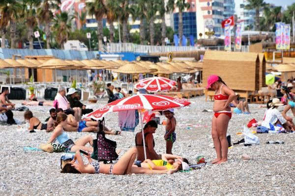 Antalya'da bulutlu hava da turistleri durduramadı - Resim: 2
