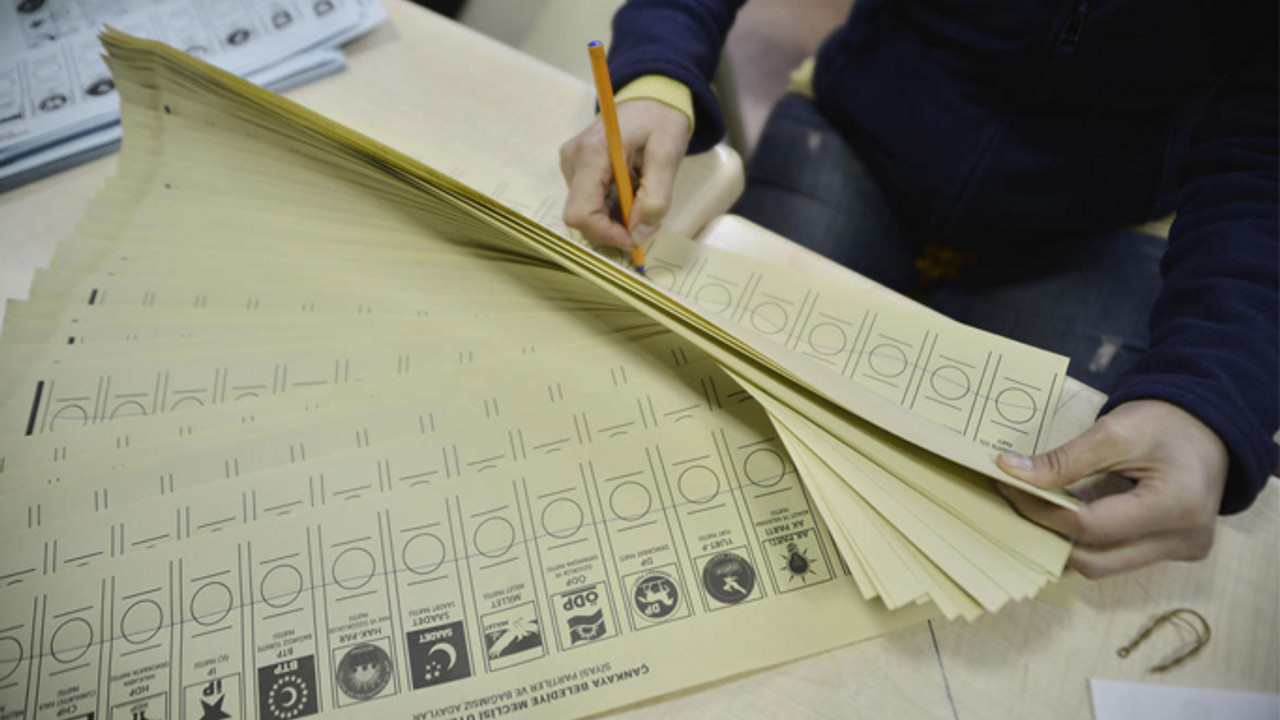 Ünlü anket firmasından AK Parti'ye bir kötü haber daha