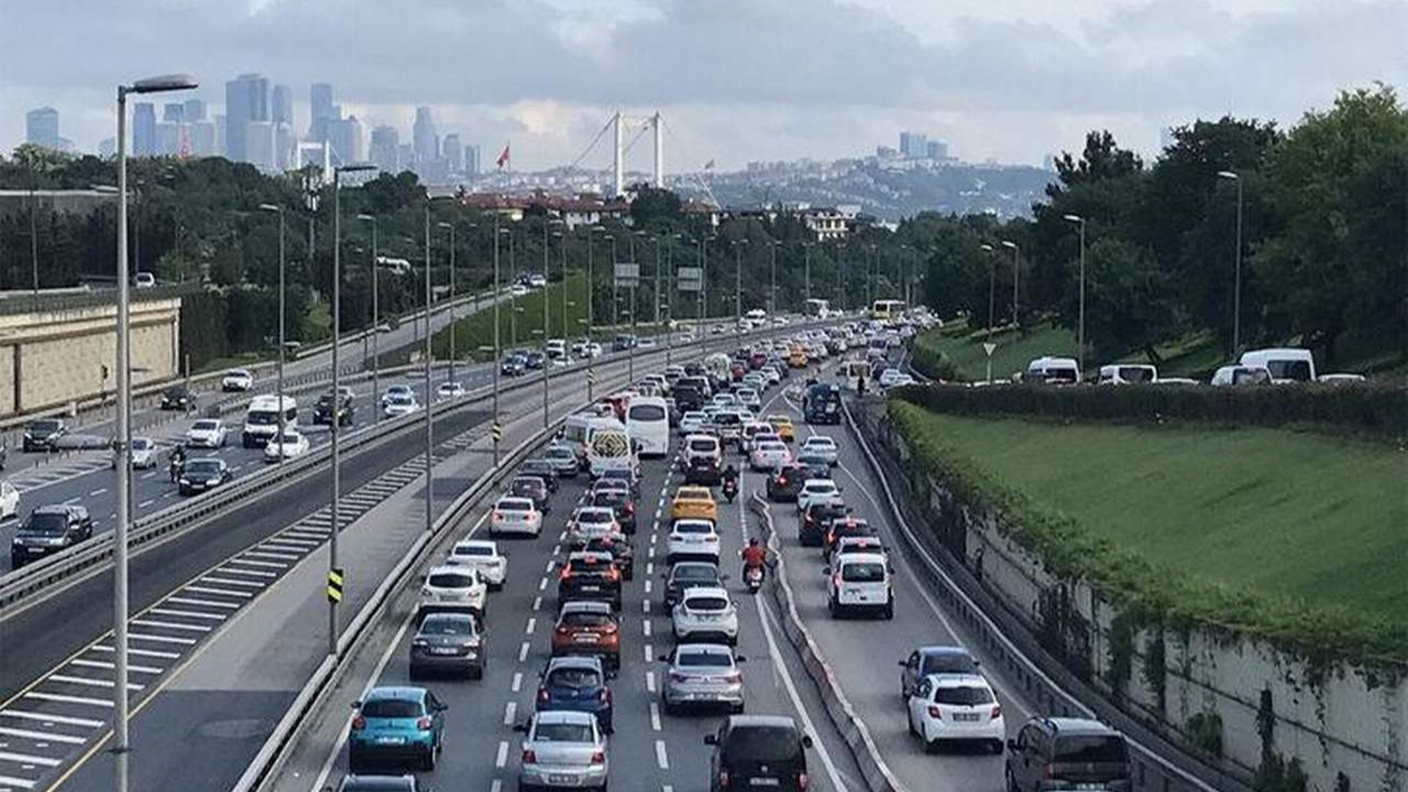 İstanbul Valiliği duyurdu: Yılbaşında bu yollar trafiğe kapatılacak