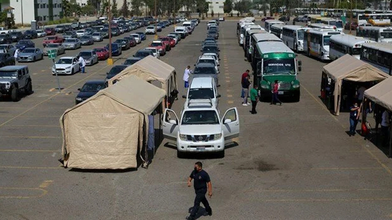 Meksika'da hastane otoparklarına Covid-19 servisi kurulacak