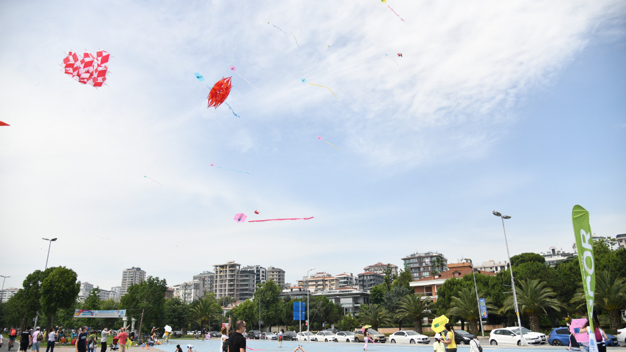 Kadıköy'de uçurtma festivali renkli görüntülere sahne oldu
