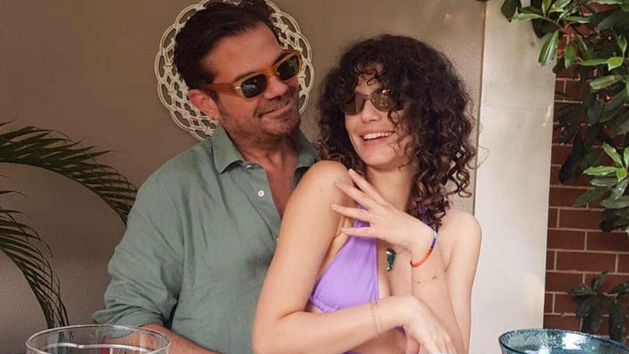 Beren SAat ile Kenan Doğulu'dan aşk pozları