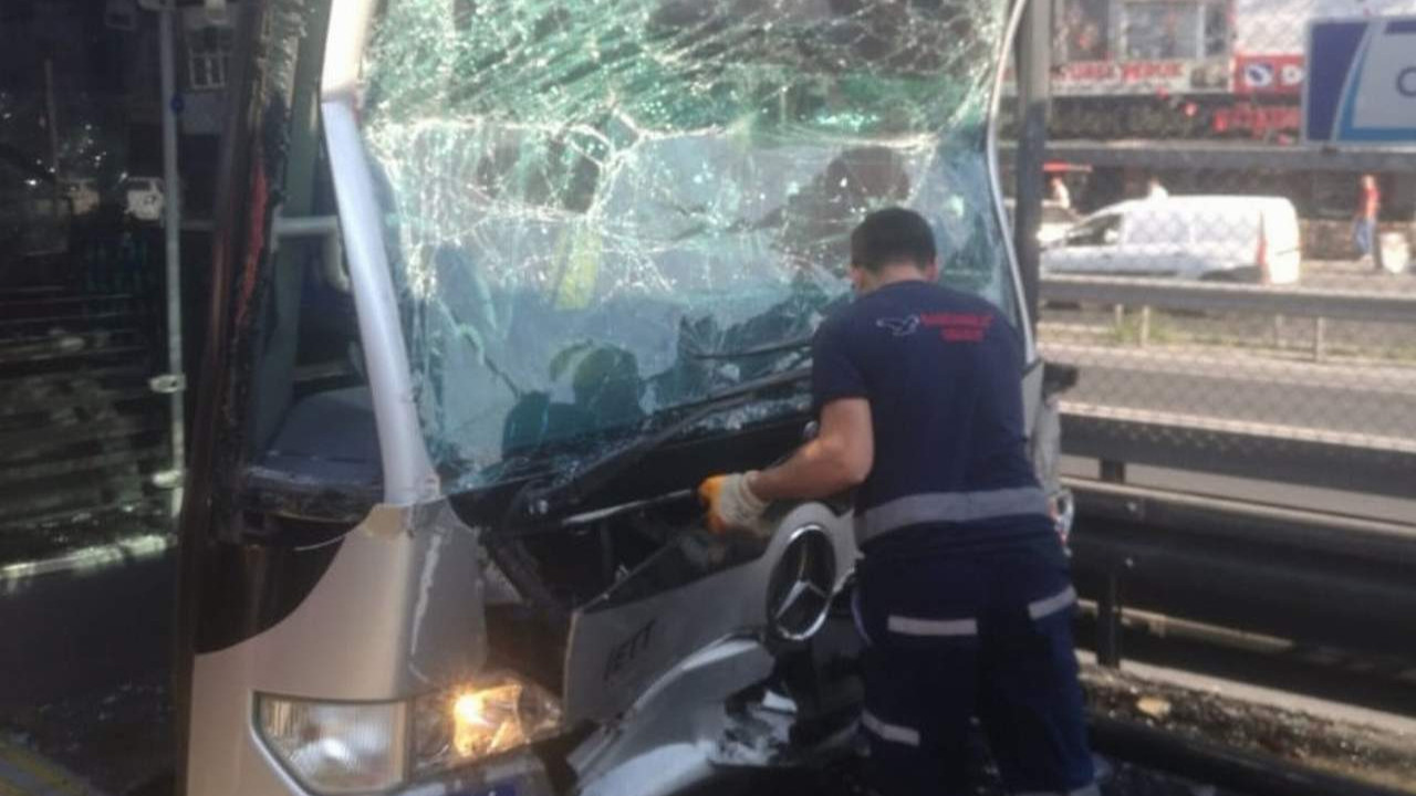 İstanbul'da metrobüs kazası... 24 yaralı var, görüntüler korkunç!