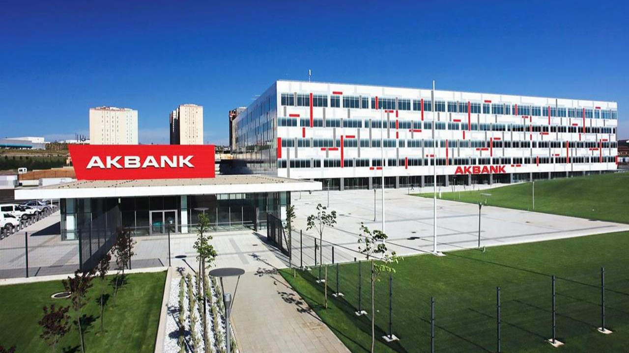 Sistemlerindeki arıza süren Akbank'tan yeni açıklama