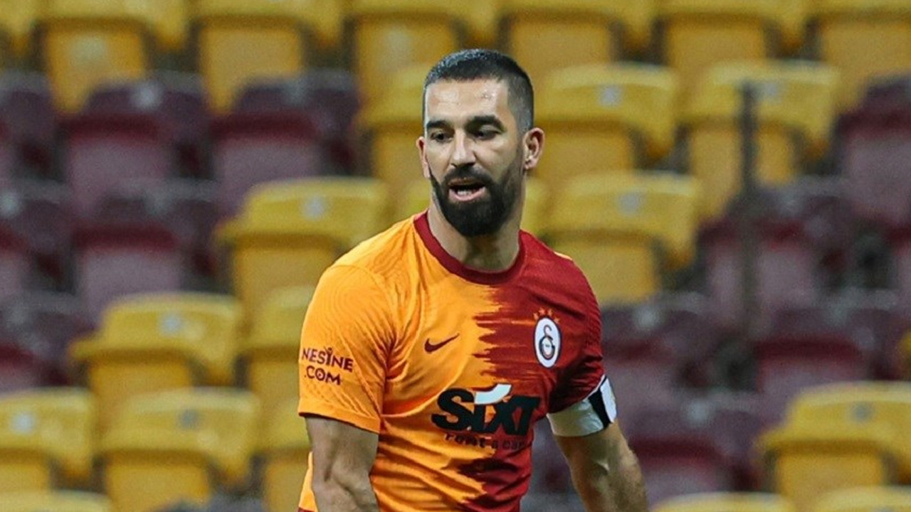 Galatasaray Arda Turan ile sözleşmesini 1 yıl uzattı