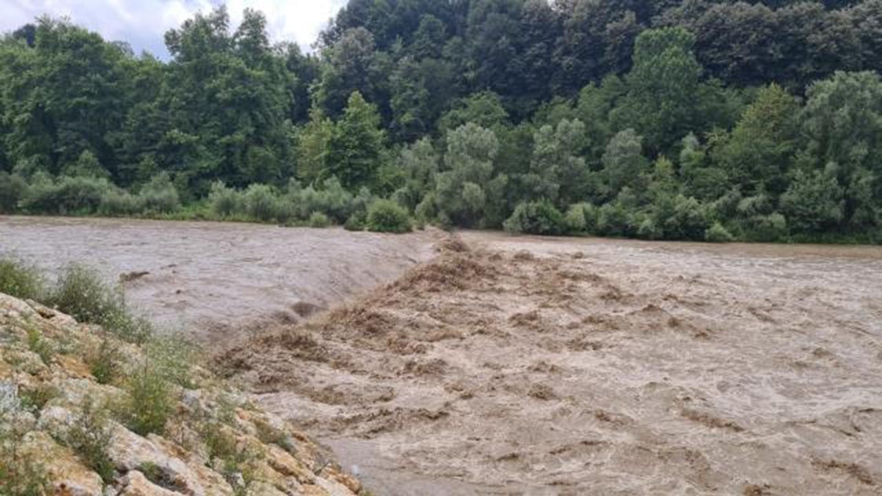 Zonguldak ve Sakarya'da sel kabusu: 1 kişi kayıp, evler ve araçlar sular altında - Resim: 3