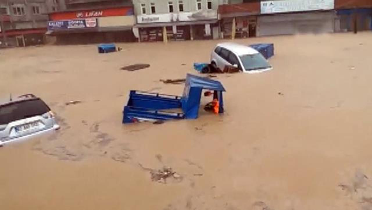 Zonguldak ve Sakarya'da sel kabusu: 1 kişi kayıp, evler ve araçlar sular altında - Resim: 4