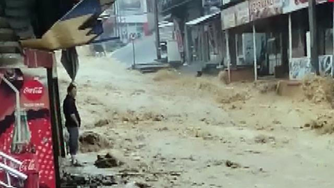 Zonguldak ve Sakarya'da sel kabusu: 1 kişi kayıp, evler ve araçlar sular altında - Resim: 2