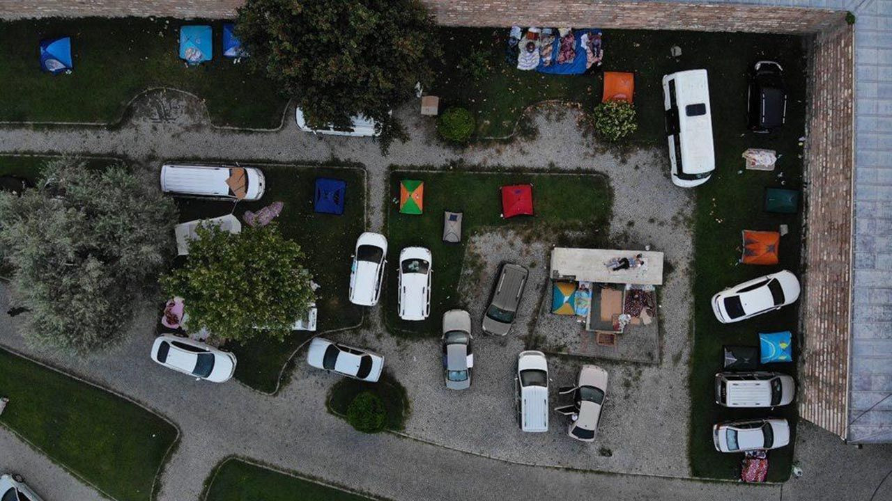 Burası ne Antalya ne de Ege! Oteller dolunca sokakta kaldılar - Resim: 4